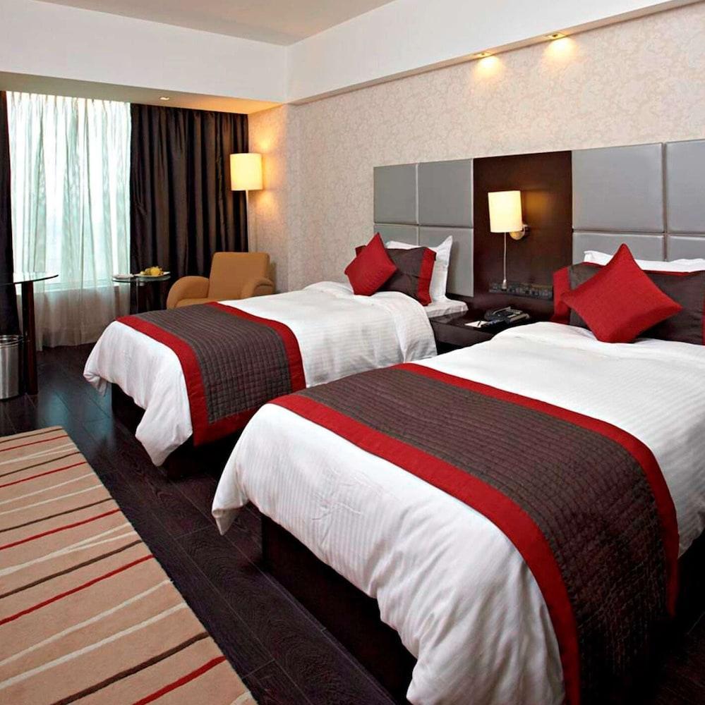 Radisson Hotel Sector 29 Gurugram Гургаон Экстерьер фото