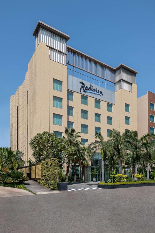 Radisson Hotel Sector 29 Gurugram Гургаон Экстерьер фото