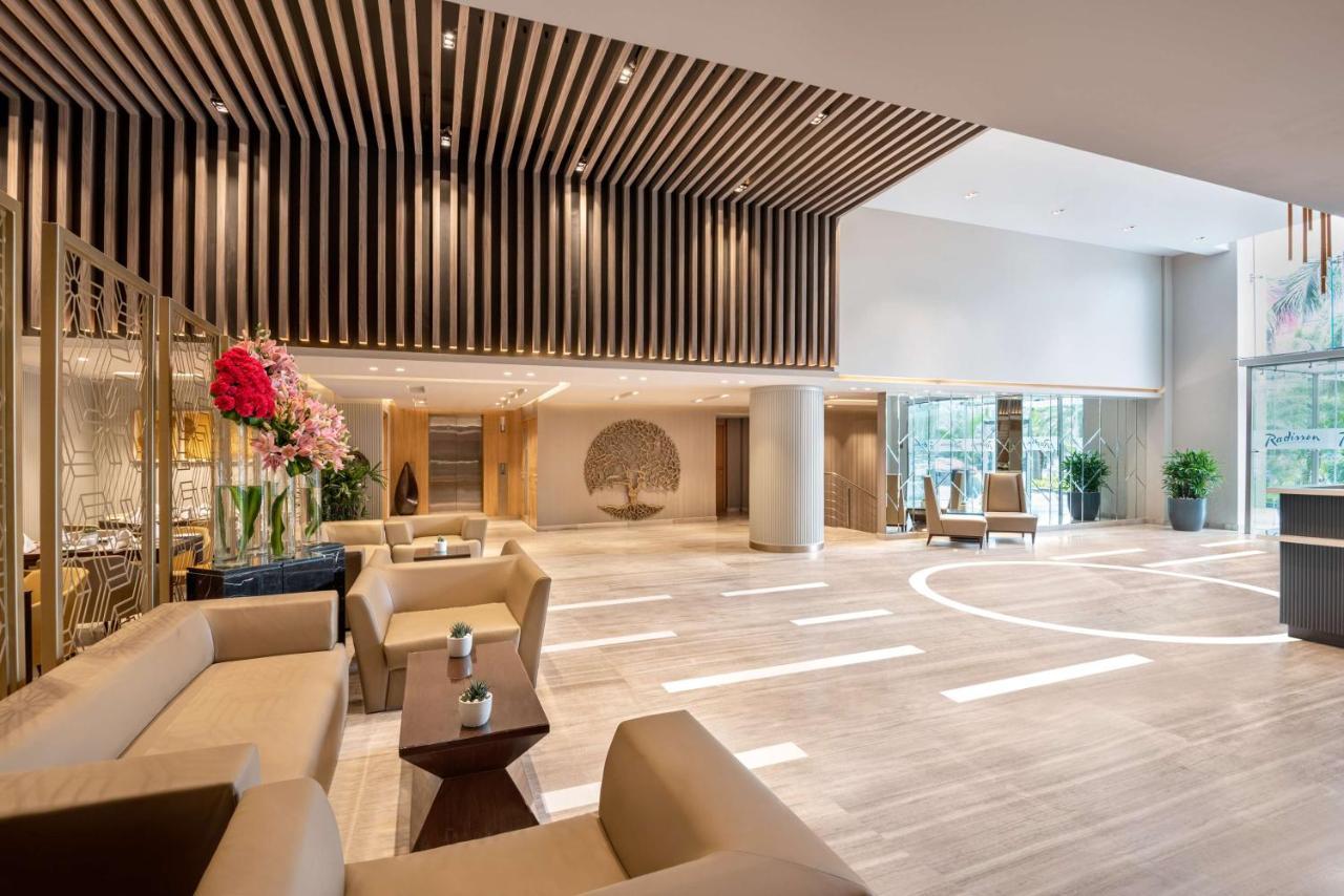 Radisson Hotel Sector 29 Gurugram Гургаон Экстерьер фото