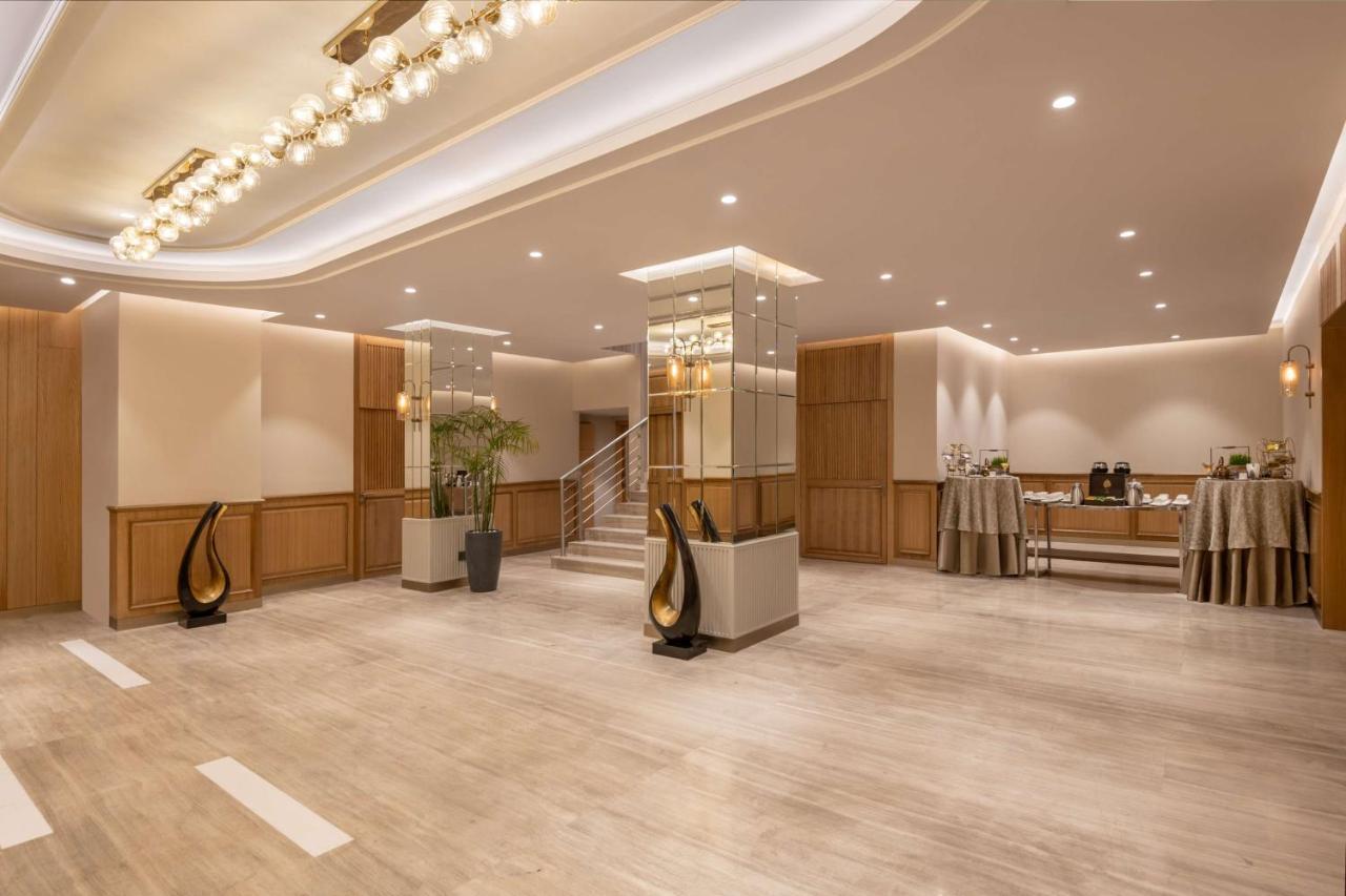 Radisson Hotel Sector 29 Gurugram Гургаон Экстерьер фото