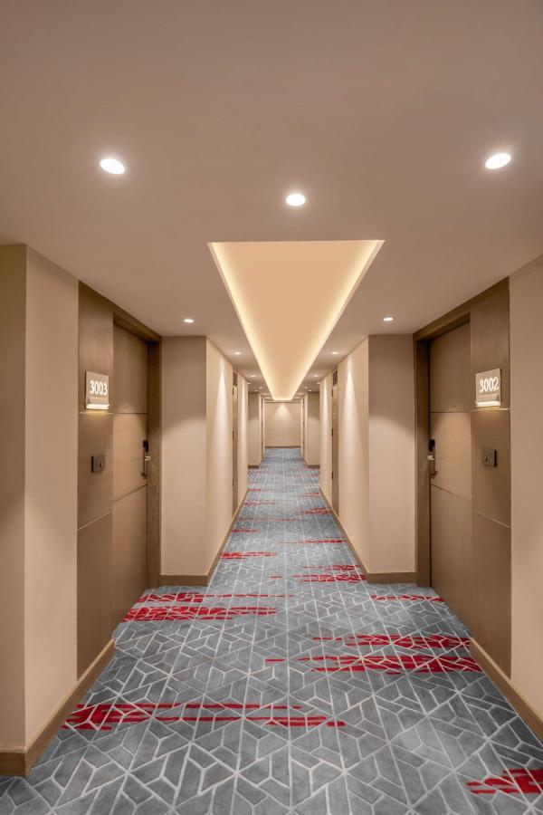 Radisson Hotel Sector 29 Gurugram Гургаон Экстерьер фото