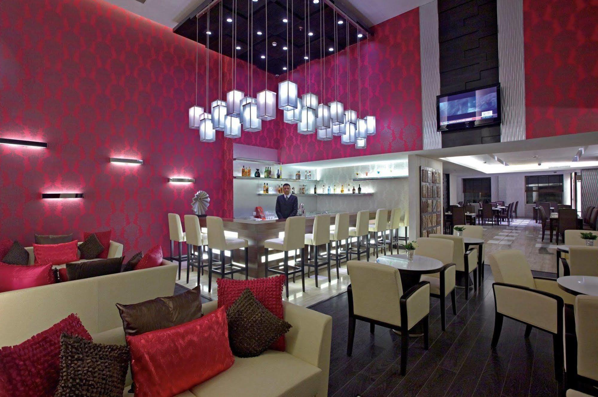 Radisson Hotel Sector 29 Gurugram Гургаон Экстерьер фото